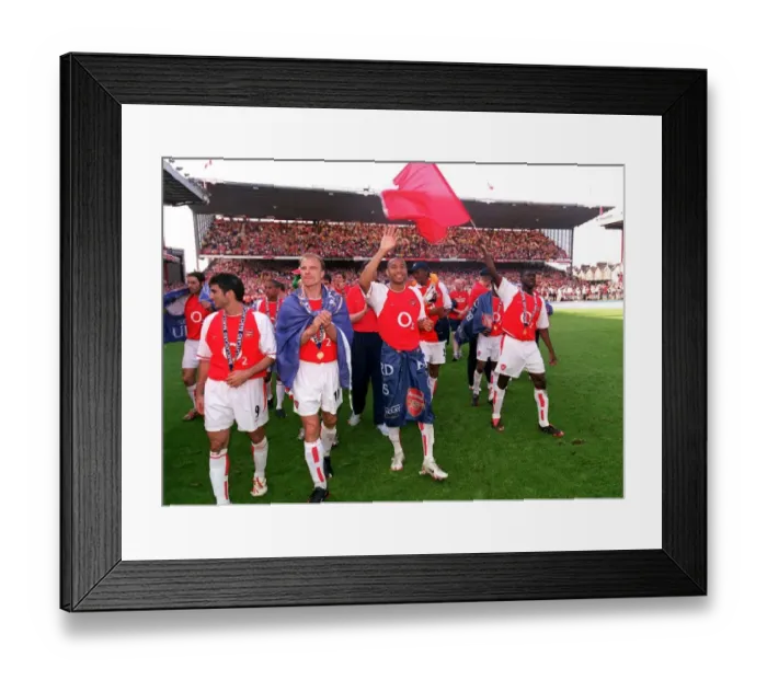 Framed Print : Thierry Henry waves to the fans as the players do a lap of honour Framed Print : Thierry Henry waves to the fans as the players do a lap of honour