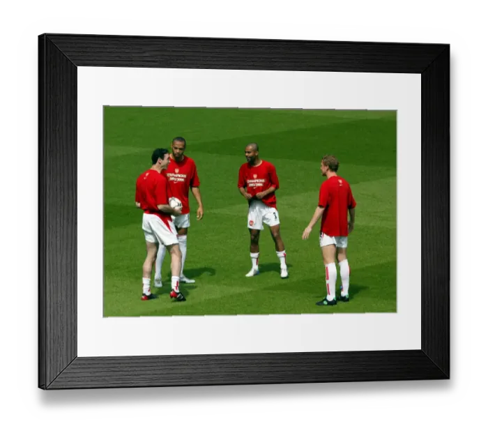 Framed Print : (L>R) Martin Keown, Thierry Henry, Ashley Cole and Ray Parlour (Arsenal) warm up before the match
