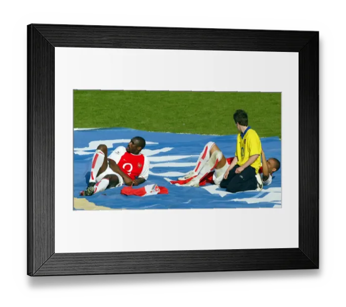 Framed Print : Thierry henry signs a shirt for a fan at the end of the match as Sol Campbell Framed Print : Thierry henry signs a shirt for a fan at the end of the match as Sol Campbell