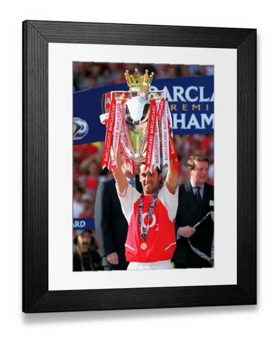 Framed Print : Arsenal vs Leicester City: FA Premiership Showdown - May 15, 2004