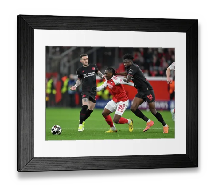 Framed Print : Bayer 04 Leverkusen v Arsenal FC - UEFA Champions League 2025 / 26 Round of 16 First Leg Framed Print : Bayer 04 Leverkusen v Arsenal FC - UEFA Champions League 2025 / 26 Round of 16 First Leg
