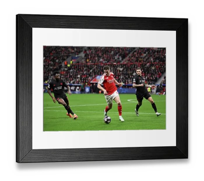 Framed Print : Bayer 04 Leverkusen v Arsenal FC - UEFA Champions League 2025 / 26 Round of 16 First Leg Framed Print : Bayer 04 Leverkusen v Arsenal FC - UEFA Champions League 2025 / 26 Round of 16 First Leg