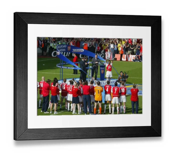 Framed Print : Arsenal vs Leicester City: FA Premiership Showdown at Highbury, May 15, 2004