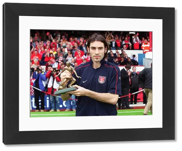Robert Pires recieves the Football Writers player of the Year award