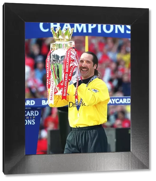 Arsenal's David Seaman Celebrates FA Premiership Title Win with the Trophy (Arsenal 4-3 Everton, 11 / 5 / 2002)