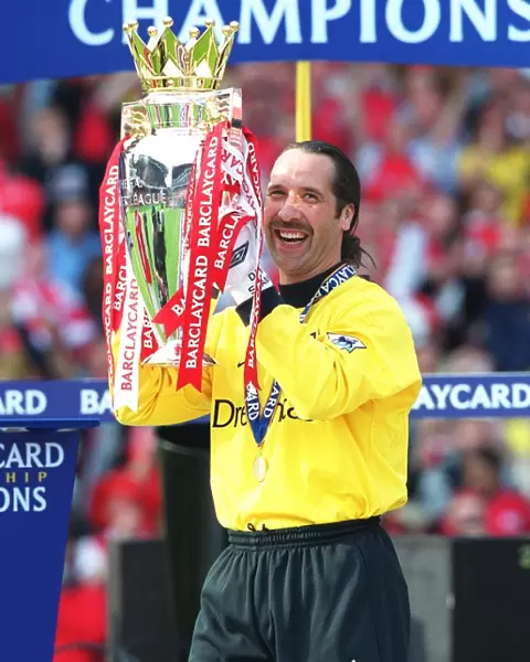 Arsenal's David Seaman Celebrates FA Premiership Title Win with the Trophy (Arsenal 4-3 Everton, 11 / 5 / 2002)