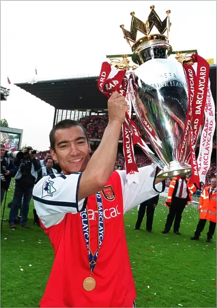 Govanni van Bonckorst (Arsenal) lifts the F. A. Barclaycard Premiership Trophy