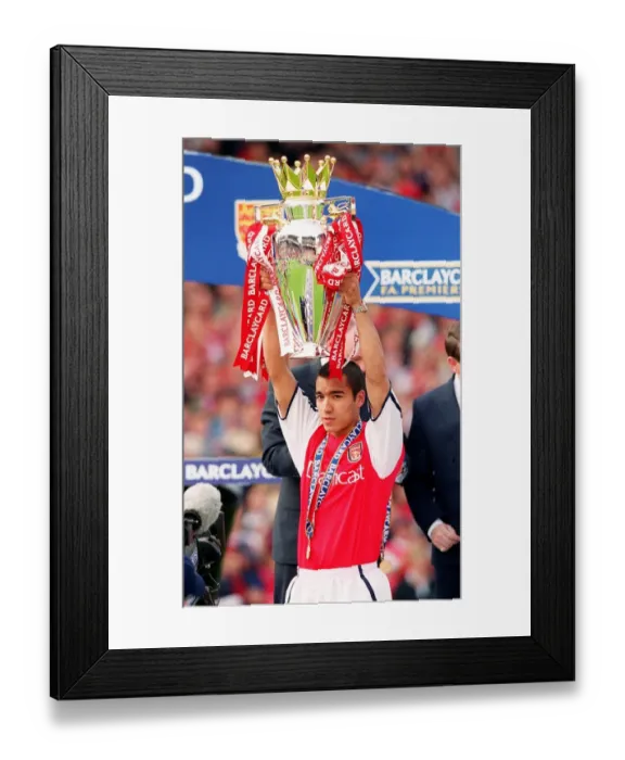 Framed Print : Giovanni van Bronckhorst with the F. A. Barclaycard Premiership Trophy