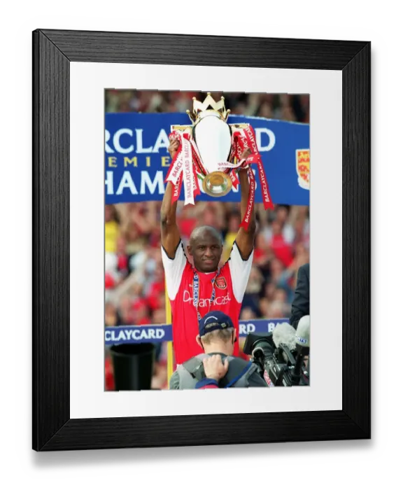 Framed Print : Patrick Vieira lifts the Premiership trophy after the match Framed Print : Patrick Vieira lifts the Premiership trophy after the match