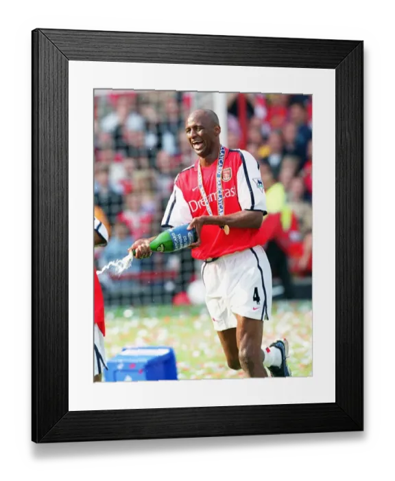 Framed Print : Patrick Vieira (Arsenal) celebrates after the match. Arsenal 4: 3 Everton, F. A Framed Print : Patrick Vieira (Arsenal) celebrates after the match. Arsenal 4: 3 Everton, F. A