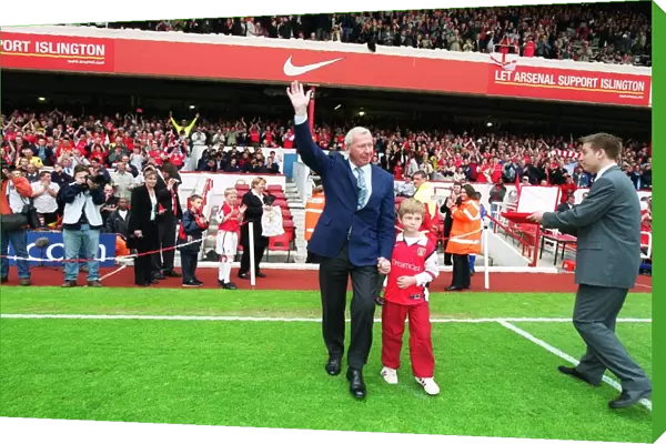 Arsenal goalkeeping coach Bob Wilson waves goodbye to the Arsenal fans