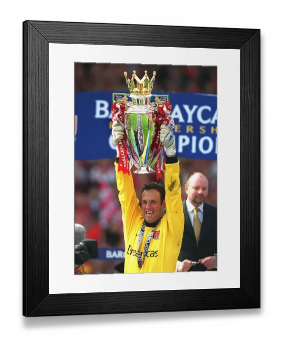 Framed Print : Arsenal goalkeeper Richard Wright lifts the F. A. Barclaycard Premiership Trophy