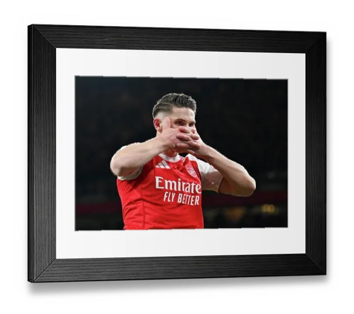 Framed Print : Arsenal v Everton - Premier League
