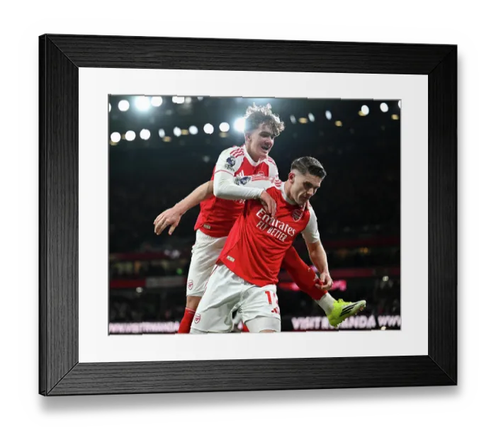 Framed Print : Arsenal v Everton - Premier League