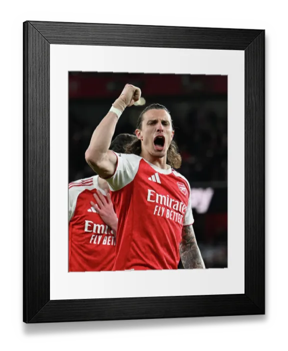 Framed Print : Arsenal v Everton - Premier League
