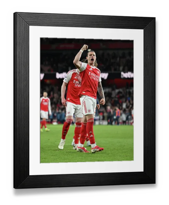 Framed Print : Arsenal v Everton - Premier League