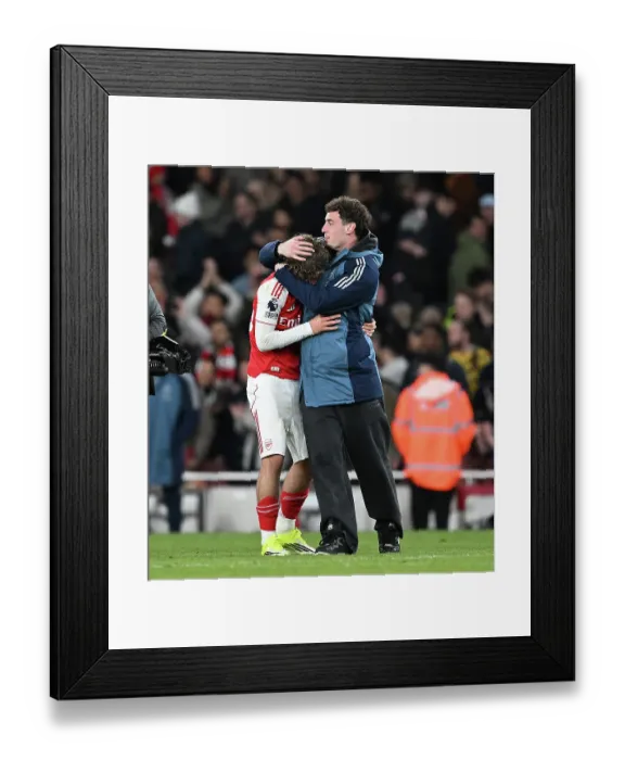 Framed Print : Arsenal v Everton - Premier League