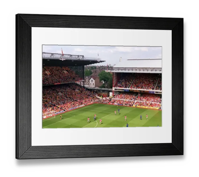Framed Print : Arsenal vs Leicester City Showdown: FA Premiership Battle at Arsenal Stadium, May 15, 2004 Framed Print : Arsenal vs Leicester City Showdown: FA Premiership Battle at Arsenal Stadium, May 15, 2004
