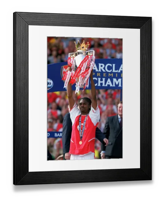 Framed Print : Arsenal vs Leicester City: FA Premiership Showdown at Highbury, 2004