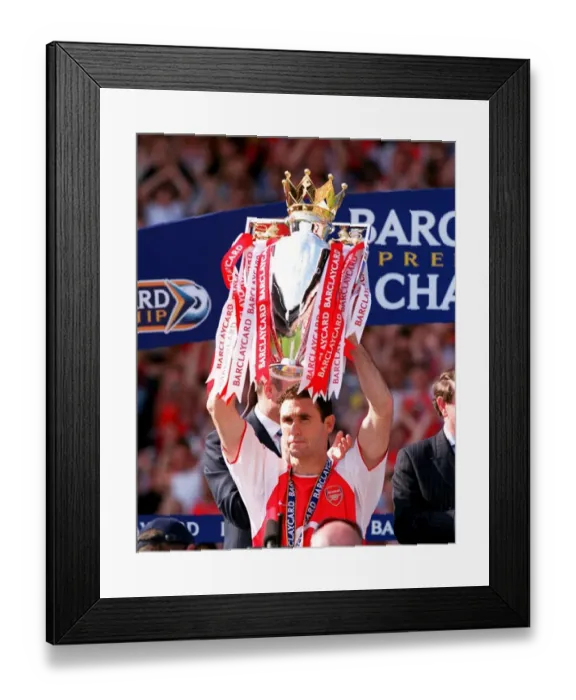 Framed Print : Arsenal vs Leicester City: FA Premiership Battle at Highbury, May 15, 2004