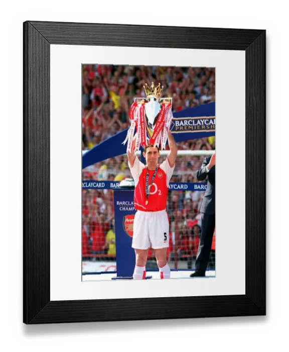 Framed Print : Arsenal vs Leicester City: FA Premiership Battle at Highbury, May 15, 2004 Framed Print : Arsenal vs Leicester City: FA Premiership Battle at Highbury, May 15, 2004