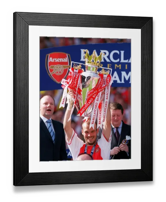Framed Print : Arsenal vs Leicester City: FA Premiership Showdown at Highbury, May 15, 2004