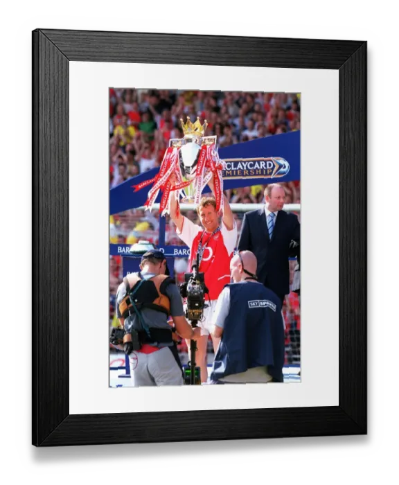 Framed Print : Arsenal vs Leicester City: FA Premiership Showdown, May 15, 2004 Framed Print : Arsenal vs Leicester City: FA Premiership Showdown, May 15, 2004
