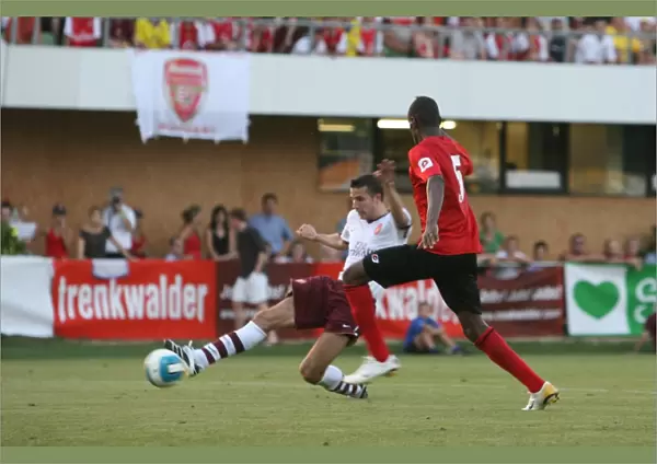 Robin van Persie scores the 3rd Arsenal goal