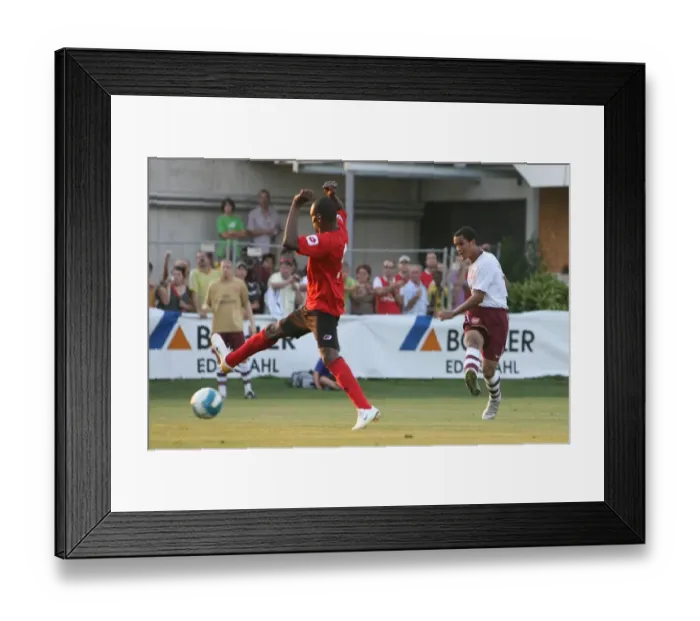Framed Print : Theo Walcott scores the 2nd Arsenal goal Framed Print : Theo Walcott scores the 2nd Arsenal goal