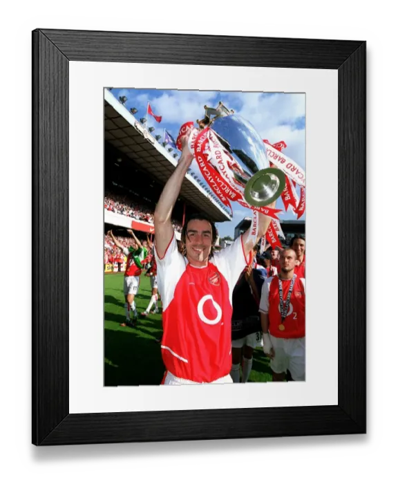 Framed Print : Arsenal vs Leicester City: FA Premiership Battle at Highbury, May 15, 2004 Framed Print : Arsenal vs Leicester City: FA Premiership Battle at Highbury, May 15, 2004