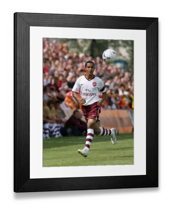 Framed Print : Theo Walcott (Arsenal) Framed Print : Theo Walcott (Arsenal)