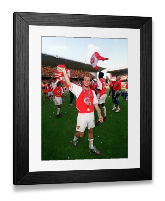 Framed Print : Arsenal vs Leicester City: FA Premiership Showdown at Highbury, May 15, 2004