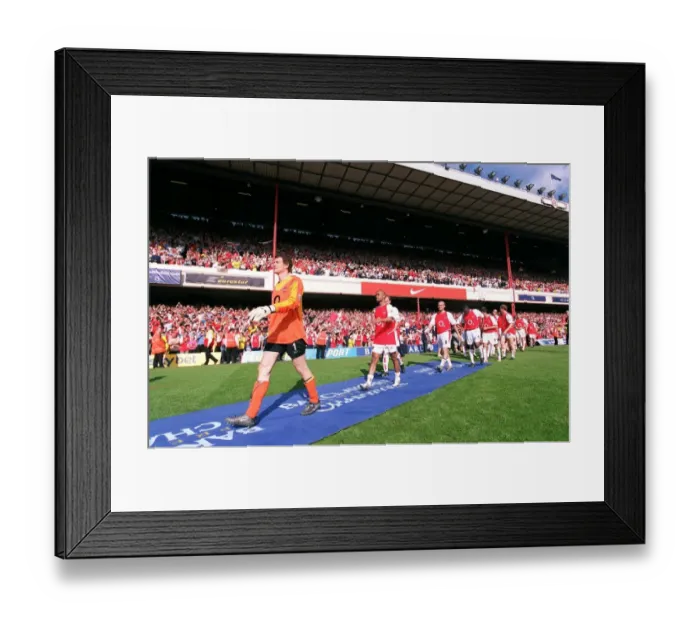 Framed Print : Arsenal vs Leicester City: FA Premiership Showdown, May 15, 2004, Highbury, London
