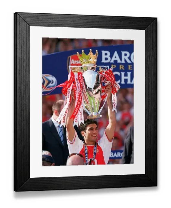 Framed Print : Arsenal vs Leicester City: FA Premiership Showdown - May 15, 2004, Highbury, London