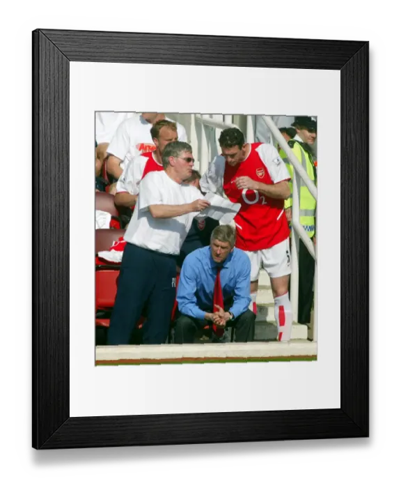 Framed Print : Pat Rice (Assistant manager) gives Martin Keown (Arsenal) some instructions Framed Print : Pat Rice (Assistant manager) gives Martin Keown (Arsenal) some instructions