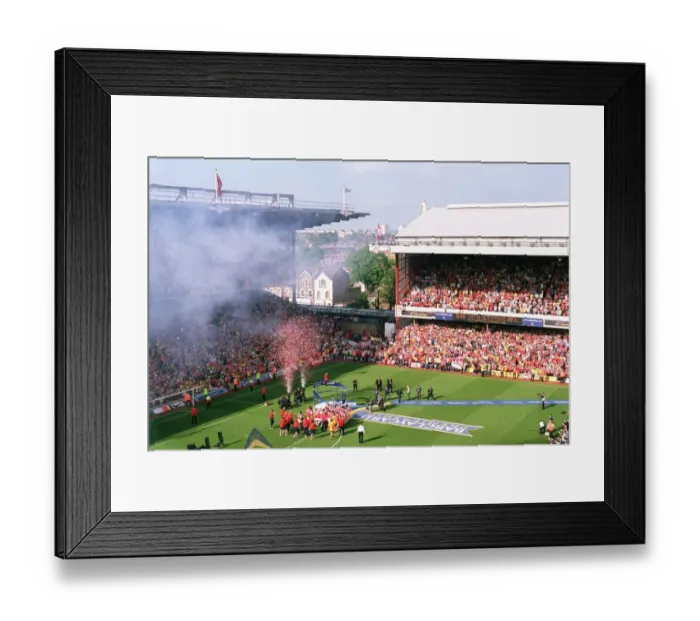 Framed Print : Arsenal vs Leicester City: FA Premiership Showdown, May 15, 2004, Highbury, London Framed Print : Arsenal vs Leicester City: FA Premiership Showdown, May 15, 2004, Highbury, London