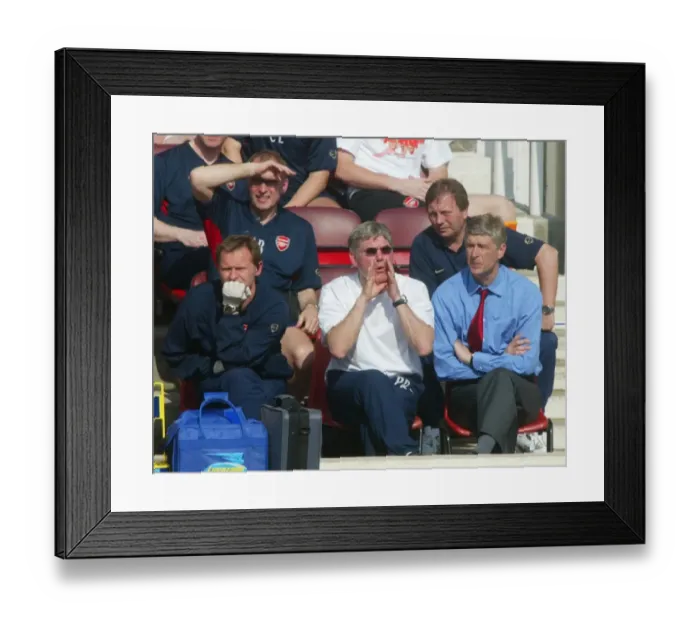 Framed Print : (L>R) Gary Lewin (Physio), Pat Rice (Assistant Manager) and Arsene Wenger Framed Print : (L>R) Gary Lewin (Physio), Pat Rice (Assistant Manager) and Arsene Wenger