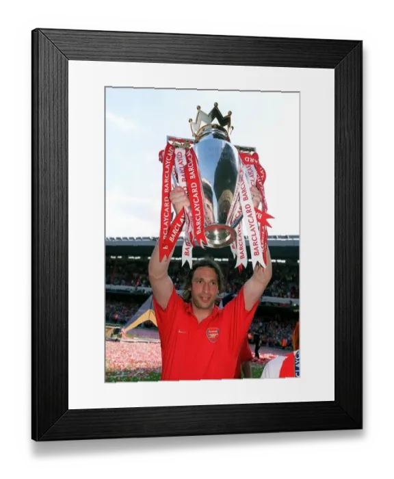 Framed Print : Arsenal vs Leicester City: FA Premiership Showdown - May 15, 2004, Highbury, London Framed Print : Arsenal vs Leicester City: FA Premiership Showdown - May 15, 2004, Highbury, London