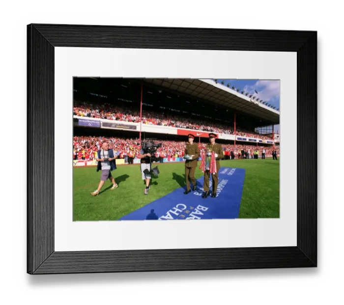 Framed Print : Arsenal vs Leicester City: FA Premiership Showdown at Highbury, May 15, 2004