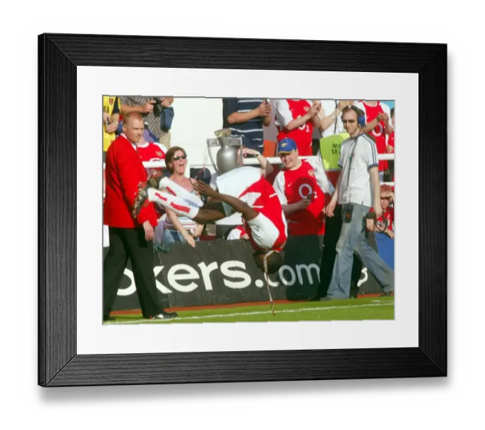 Framed Print : Arsenal vs Leicester City: 2005-06 Season Showdown Framed Print : Arsenal vs Leicester City: 2005-06 Season Showdown