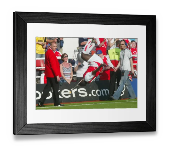 Framed Print : Arsenal vs Leicester City: 2005-06 Season Showdown Framed Print : Arsenal vs Leicester City: 2005-06 Season Showdown