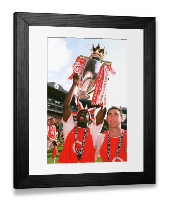 Framed Print : Arsenal vs Leicester City: FA Premiership Battle at Highbury, May 15, 2004 Framed Print : Arsenal vs Leicester City: FA Premiership Battle at Highbury, May 15, 2004