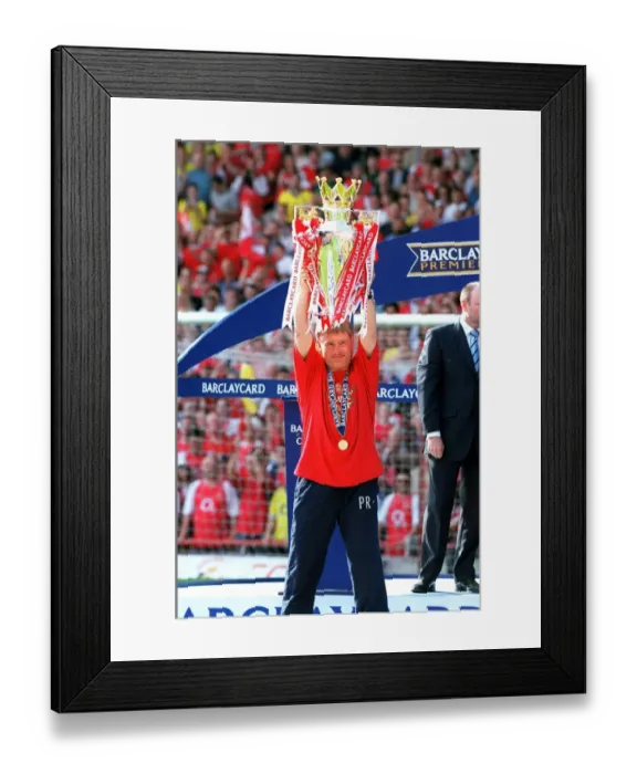 Framed Print : FA Premiership Battle: Arsenal vs Leicester City - May 15, 2004, Arsenal Stadium, London Framed Print : FA Premiership Battle: Arsenal vs Leicester City - May 15, 2004, Arsenal Stadium, London