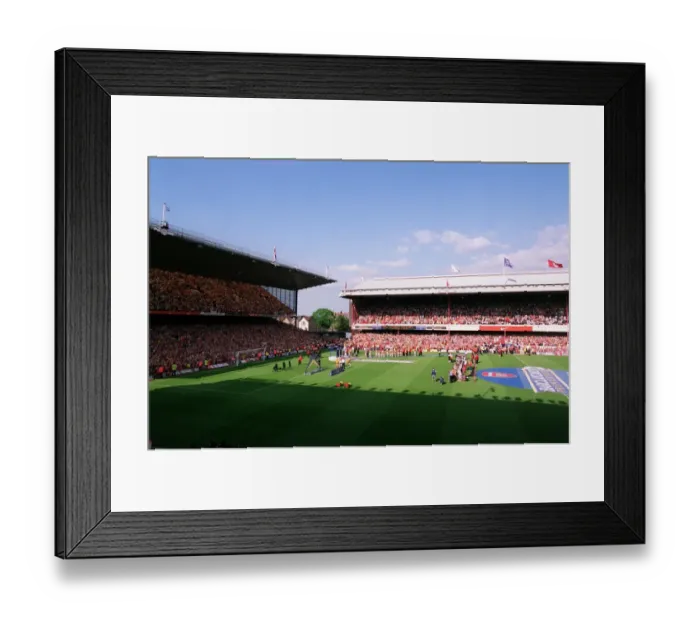 Framed Print : Arsenal vs Leicester City: FA Premiership Showdown - May 15, 2004, Highbury, London Framed Print : Arsenal vs Leicester City: FA Premiership Showdown - May 15, 2004, Highbury, London