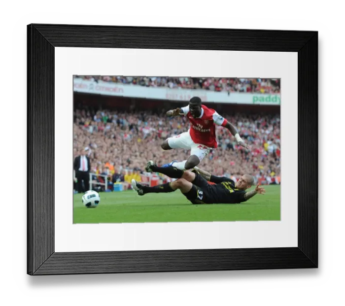 Framed Print : Emmauel Eboue (Arsenal) Martin Skrtel (Liverpool). Arsenal 1: 1 Liverpool Framed Print : Emmauel Eboue (Arsenal) Martin Skrtel (Liverpool). Arsenal 1: 1 Liverpool