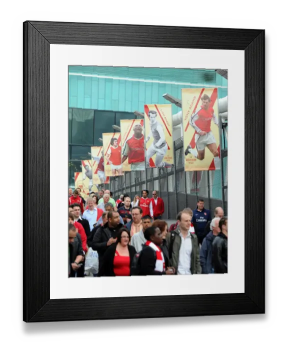 Framed Print : Fans use the Friar Bridge. Arsenal 1: 1 Liverpool. Barclays Premier League Framed Print : Fans use the Friar Bridge. Arsenal 1: 1 Liverpool. Barclays Premier League