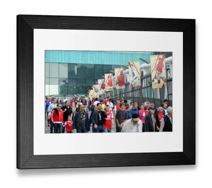 Framed Print : Arsenal vs Liverpool: Friar Bridge Showdown - Emirates Stadium, 17 / 4 / 11