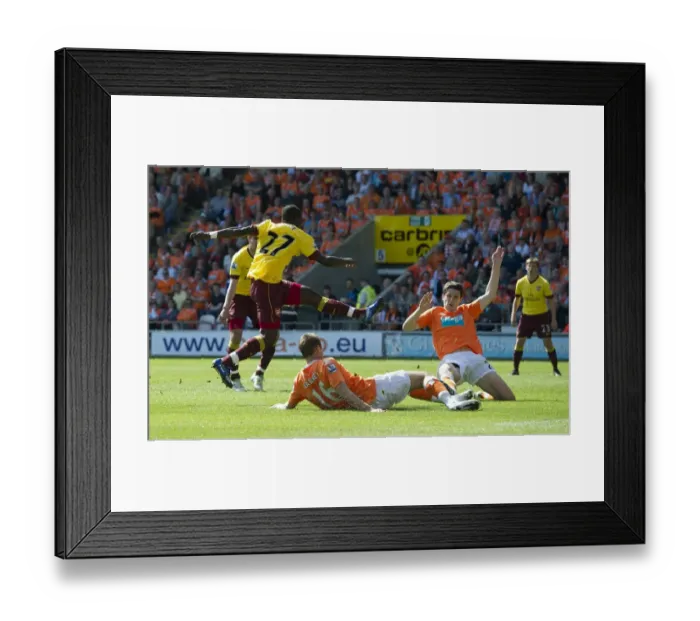 Framed Print : Emmanuel Eboue shoots past Blackpool goalkeeper Richard Kingson to score the 2nd Arsenal goal Framed Print : Emmanuel Eboue shoots past Blackpool goalkeeper Richard Kingson to score the 2nd Arsenal goal