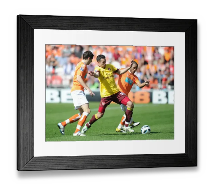 Framed Print : Robin van Persie (Arsenal) Craig Cathcart and Jason Puncheon (Blackpool) Framed Print : Robin van Persie (Arsenal) Craig Cathcart and Jason Puncheon (Blackpool)