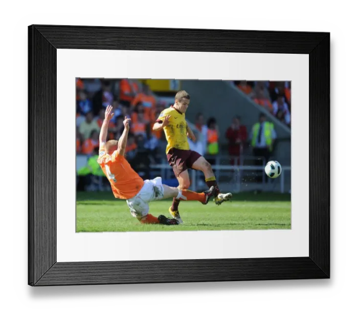 Framed Print : Jack Wilshere (Arsenal) Keith Southern (Blackpool). Blackpool 1: 3 Arsenal